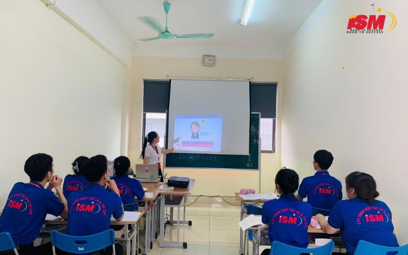 Giảng viên tại trung tâm đào tạo tiếng Nhật của ISM