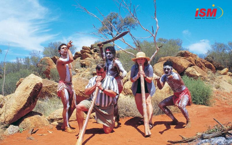 Bản sắc văn hóa bản địa